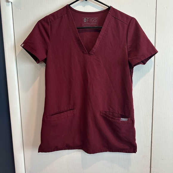Figs Tops - Figs Women's Short Sleeve V-Neck Top in Deep Burgundy